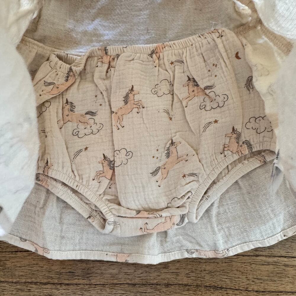 Quincy Mae Ruffle Collar Button Dress Unicorns - Size 3-6 months - Picture 4 of 6